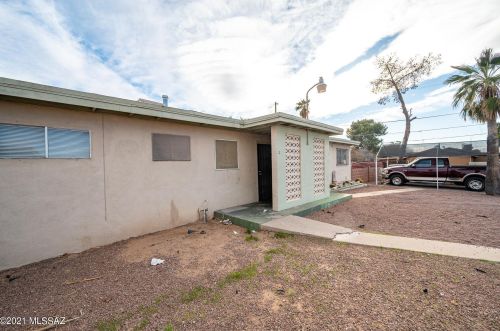 133 Roger Rd, Tucson, AZ 85705-2825