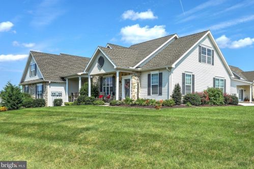 63 Dolomite Dr, York, PA 17408-6357