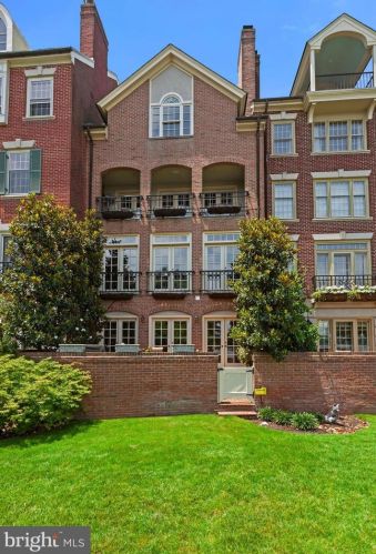 16 Wolfe St, Alexandria, VA 22314-3864
