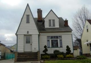 8313 Chesterfield Ave, Cleveland, OH 44129-1813