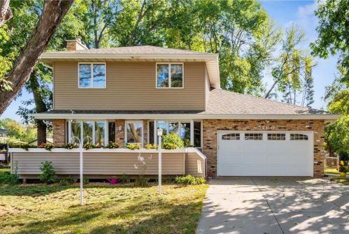 5160 Bona Rd, Saint Paul, MN 55112-4943