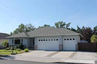 104 Airpark Dr, Bend, OR 97702-2491
