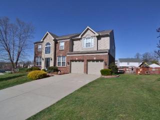 1846 Knollmont Dr, Florence KY  41042-4332 exterior