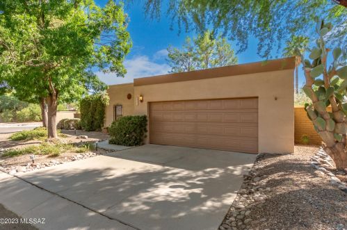 8952 Seneca St, Tucson, AZ 85715-5563