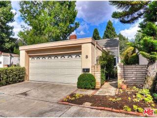 3 Willow Tree Ln, Irvine, CA 92612-2254