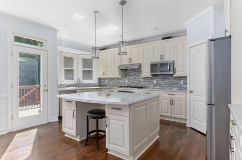 10905 Regal Forest Dr, Suwanee, GA 30024-1516