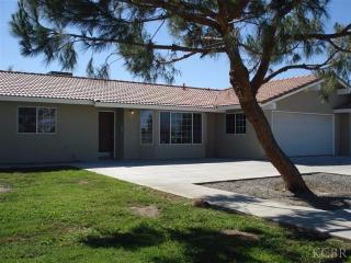 1476 Babe Ruth Dr, Hanford CA  93230-3165 exterior