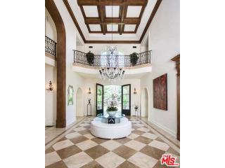 200 Delfern Dr, Los Angeles CA  90077-3543 exterior