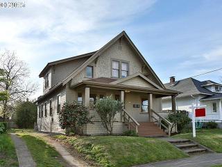 411 57th Ave, Portland, OR 97213-3789