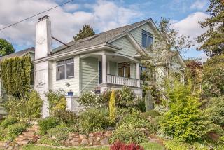 4802 Burke Ave, Seattle, WA 98103-6832