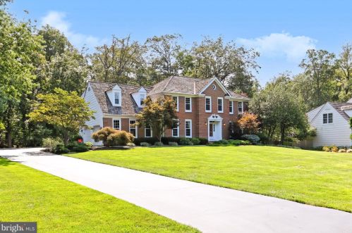 6413 Woodland Run Ct, Clifton, VA 20124-2426