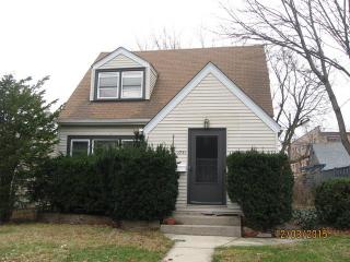 1731 Cleveland St, Evanston, IL 60202-2043