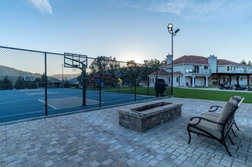 2985 Day Rd, Gilroy CA  95020-8828 exterior