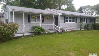 700 Youngs Ave, Mattituck, NY 11952-1343