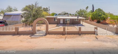 6649 Burcham Ave, Tucson, AZ 85756-9475