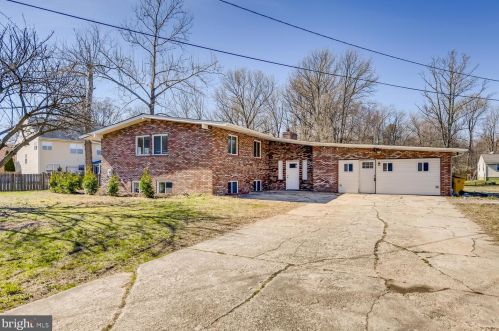 7742 Freetown Rd, Glen Burnie, MD 21060-8702