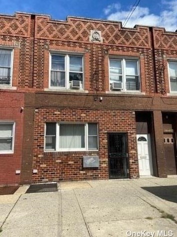 83-13 101st Ave, Jamaica, NY 11416-1026