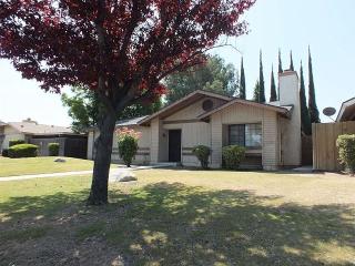 4205 White Ln, Bakersfield, CA 93309-6419