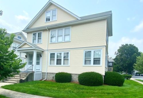 13 Mary St, Arlington, MA 02474-8826