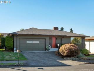 3205 143rd Ave, Portland, OR 97236-2661