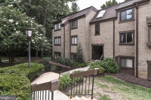 1639 Parkcrest Cir, Herndon, VA 20190-4934