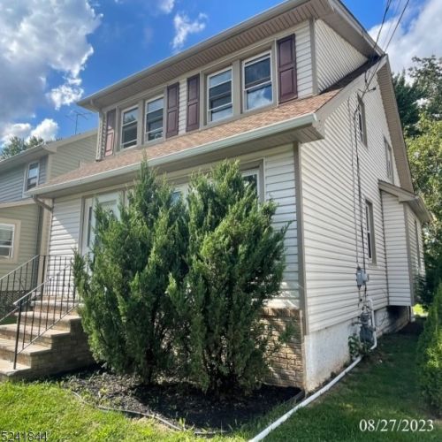 124 8th Ave, Roselle, NJ 07203-2032