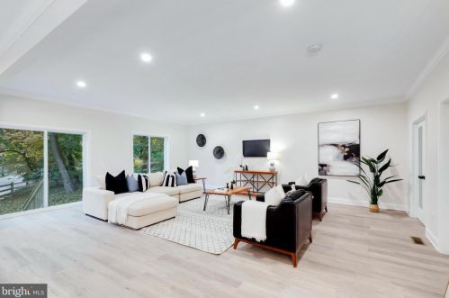 200 Deaver Rd, Wyncote, PA 19095-1709