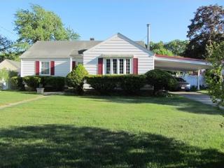 15 Kenway Dr, Springfield MA  01104-1621 exterior