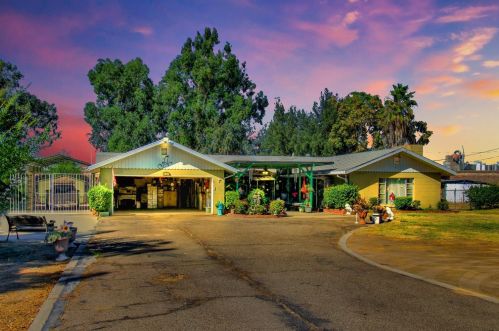 527 Elm Ave, Modesto, CA 95351-1809