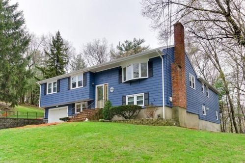24 Alcine Ln, Burlington, MA 01803-1423