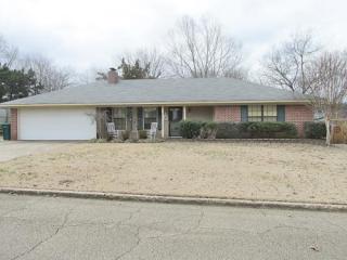 913 Holly Hill Dr, Tupelo, MS 38801-2361