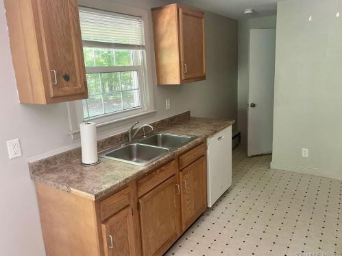 332 Richmond Rd, Coventry CT  06238-1683 exterior