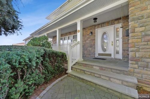 61 Ash St, Englewood, NJ 07632-1521