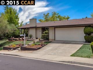 390 Birchwood Dr, Moraga CA  94556-2305 exterior