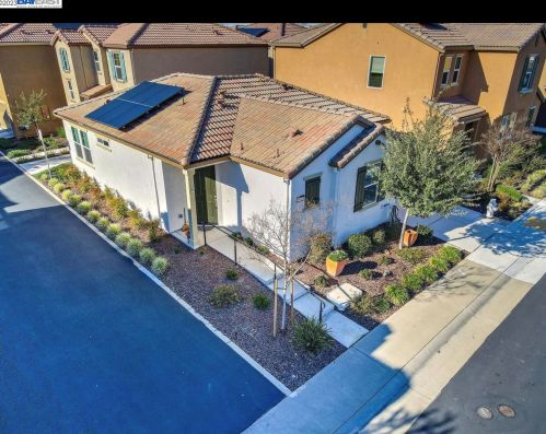 9918 Macabee Ln, Elk Grove, CA 95757-2551