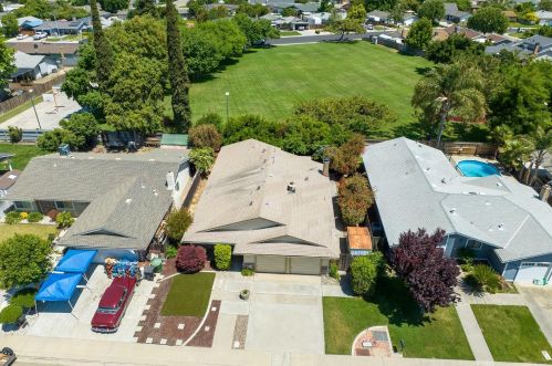 612 Madsen Dr, Ripon, CA 95366-2526