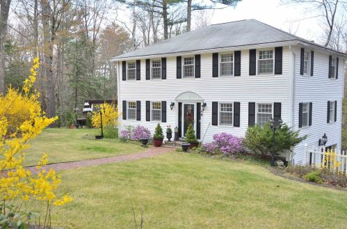 46 Old Manchester Rd, Amherst, NH 03031-1722