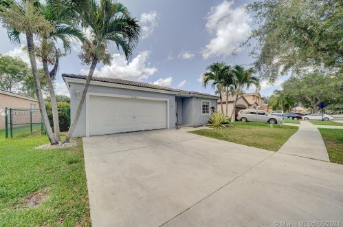 10383 24th St, Hollywood, FL 33025-3994