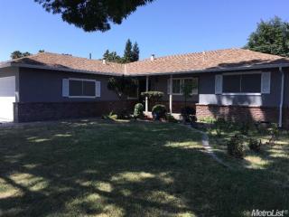 2321 Newport Dr, Modesto CA  95350-3429 exterior