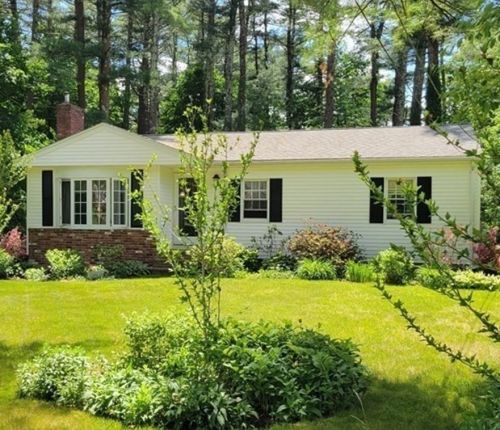 12 Chestnut Rd, Halifax, MA 02338-1101
