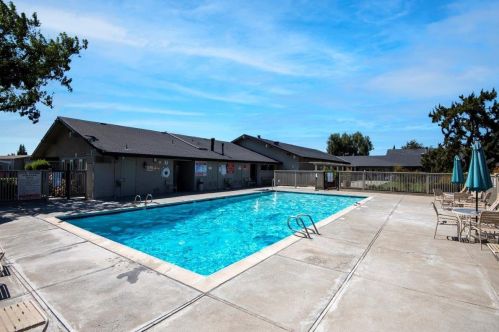 1220 Tasman Dr, Sunnyvale CA  94089-2499 exterior