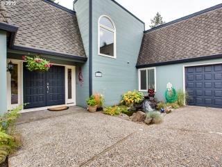 7390 Pineridge Ct, Portland OR  97225-2647 exterior