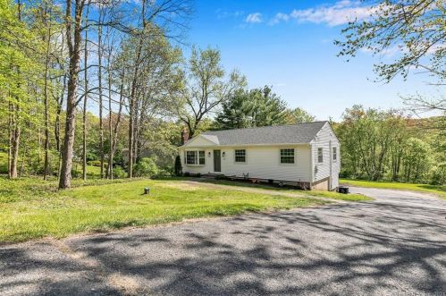 40 Rockwell Rd, Bethel CT  06801-1607 exterior