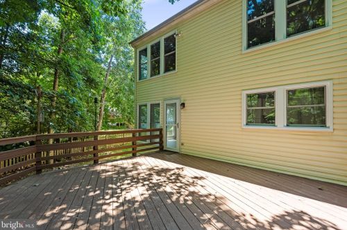13662 Springs Dr, Clifton VA  20124-2443 exterior