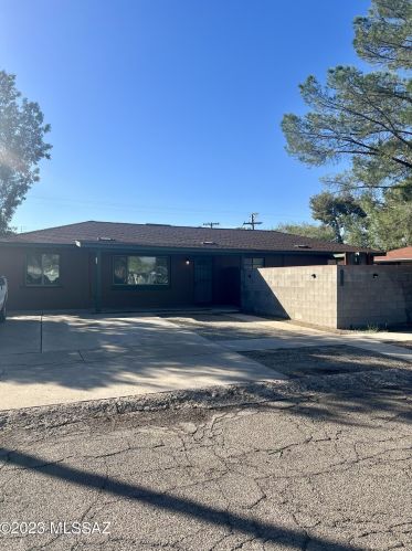 5526 20th St, Tucson, AZ 85711-5128