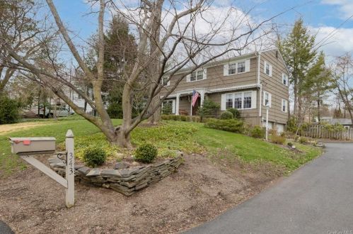 343 Svahn Dr, Valley Cottage, NY 10989-1609
